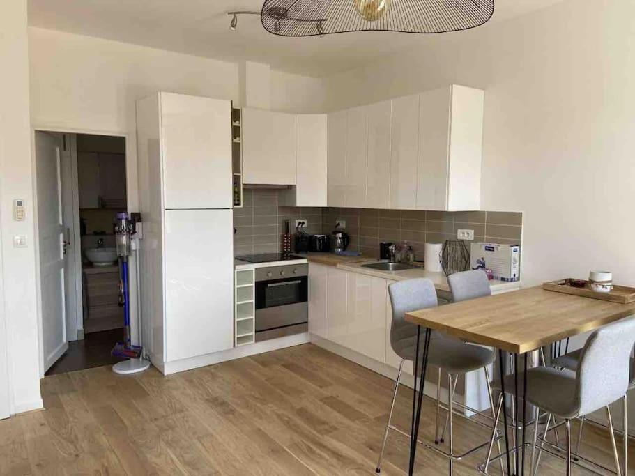 Appartement Banane, T2 Centre Ville, 400 M Des Plages *