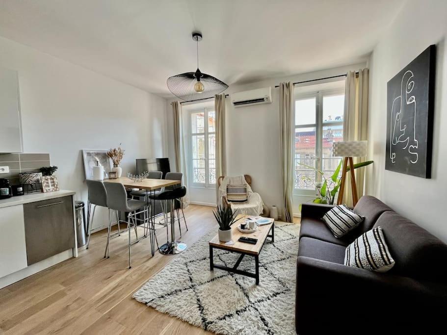 Banane, T2 Centre Ville, 400 M Des Plages Appartement