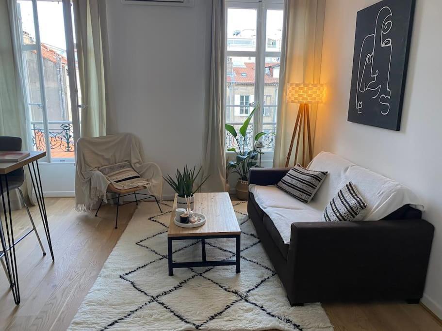 Banane, T2 Centre Ville, 400 M Des Plages